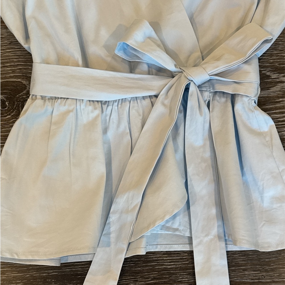 TCEC NWT Women’s Wrap Top Blue Size M Flutter Sleeves Elastic Waist V Neck - Picture 3 of 12